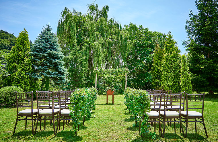 頬にあたる風が心地よい自然に囲まれたガーデン挙式